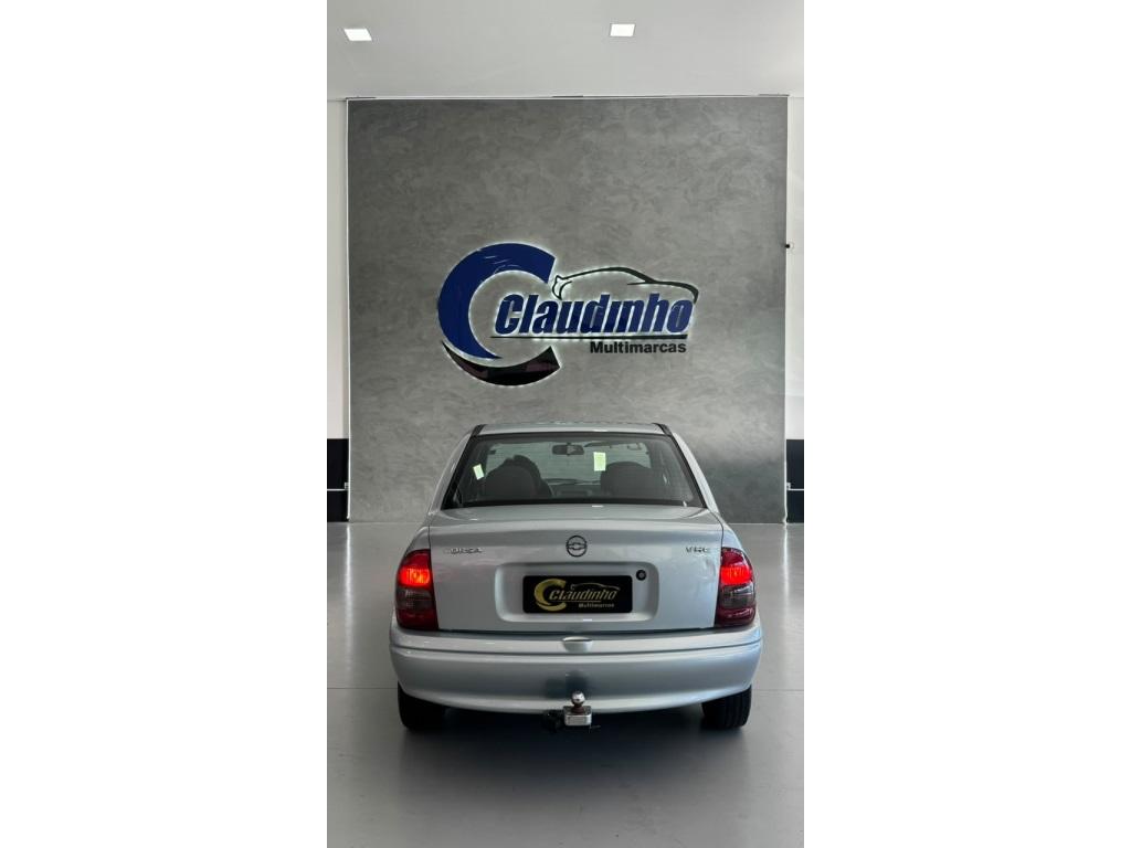 CHEVROLET Classic Sedan - Foto