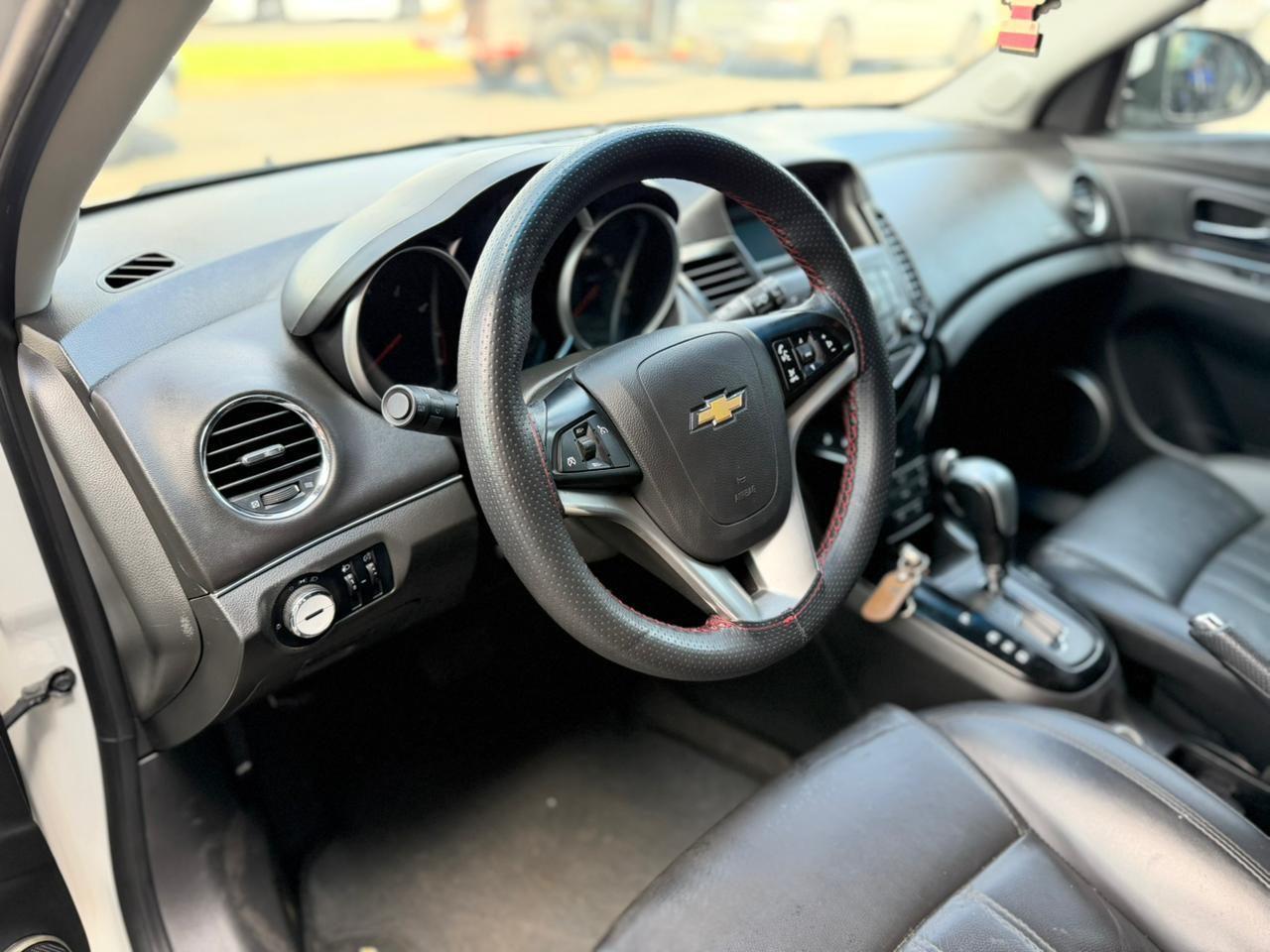 CHEVROLET Cruze Hatch - Foto