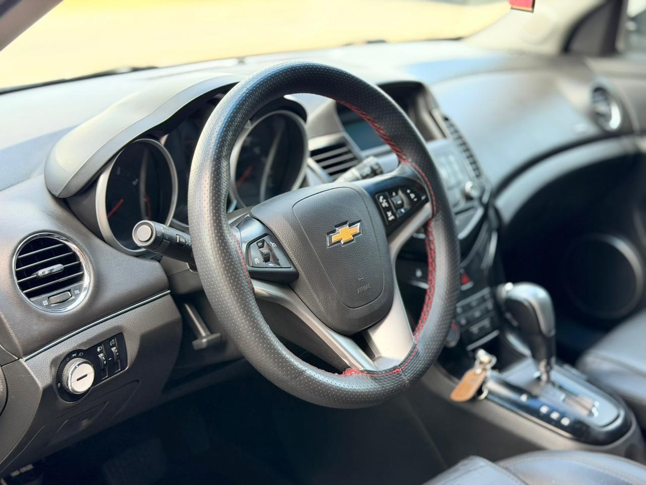 CHEVROLET Cruze Hatch - Foto