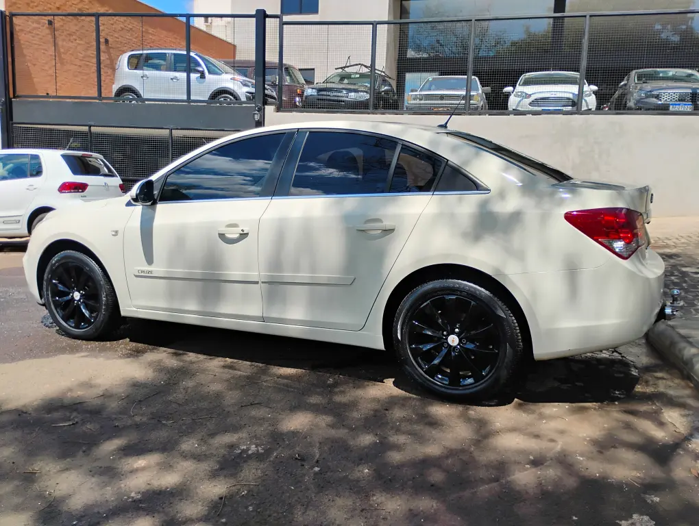 CHEVROLET Cruze Sedan - Foto