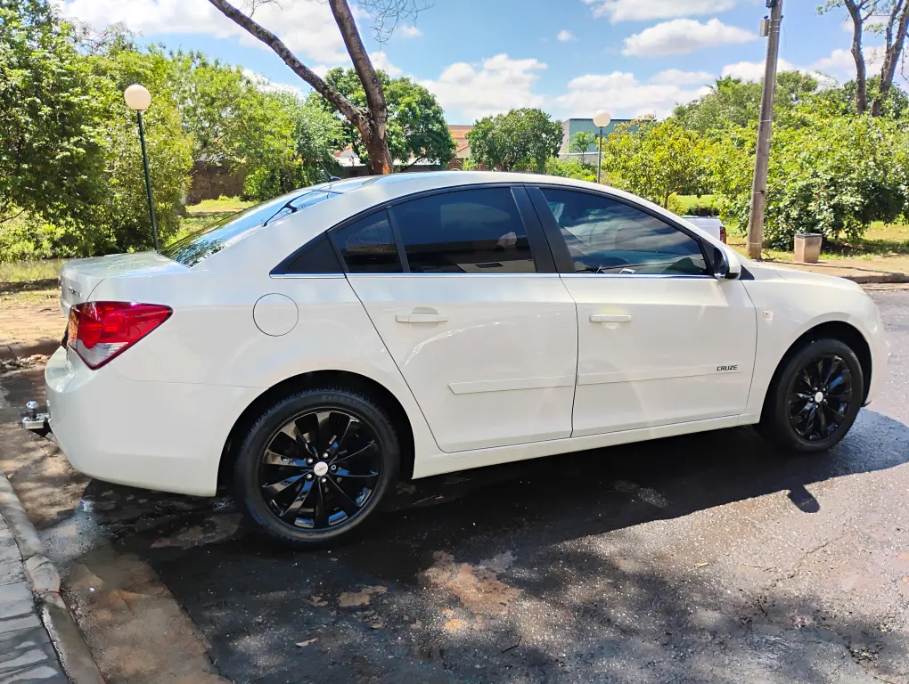 CHEVROLET Cruze Sedan - Foto