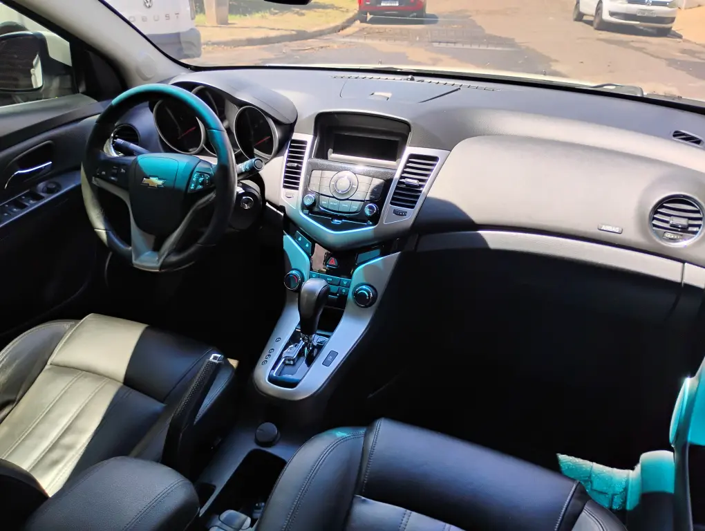 CHEVROLET Cruze Sedan - Foto