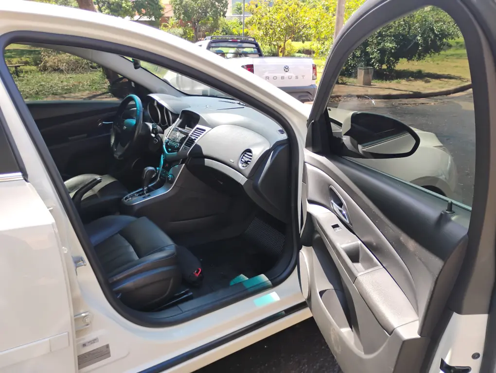 CHEVROLET Cruze Sedan - Foto