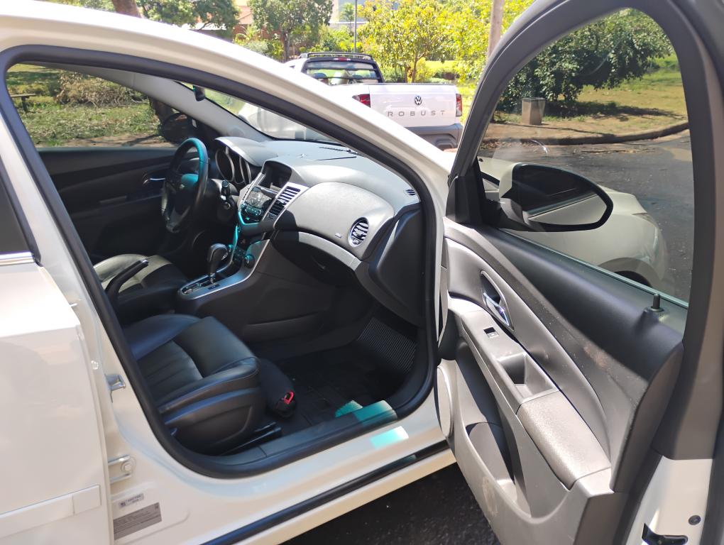 CHEVROLET Cruze Sedan - Foto