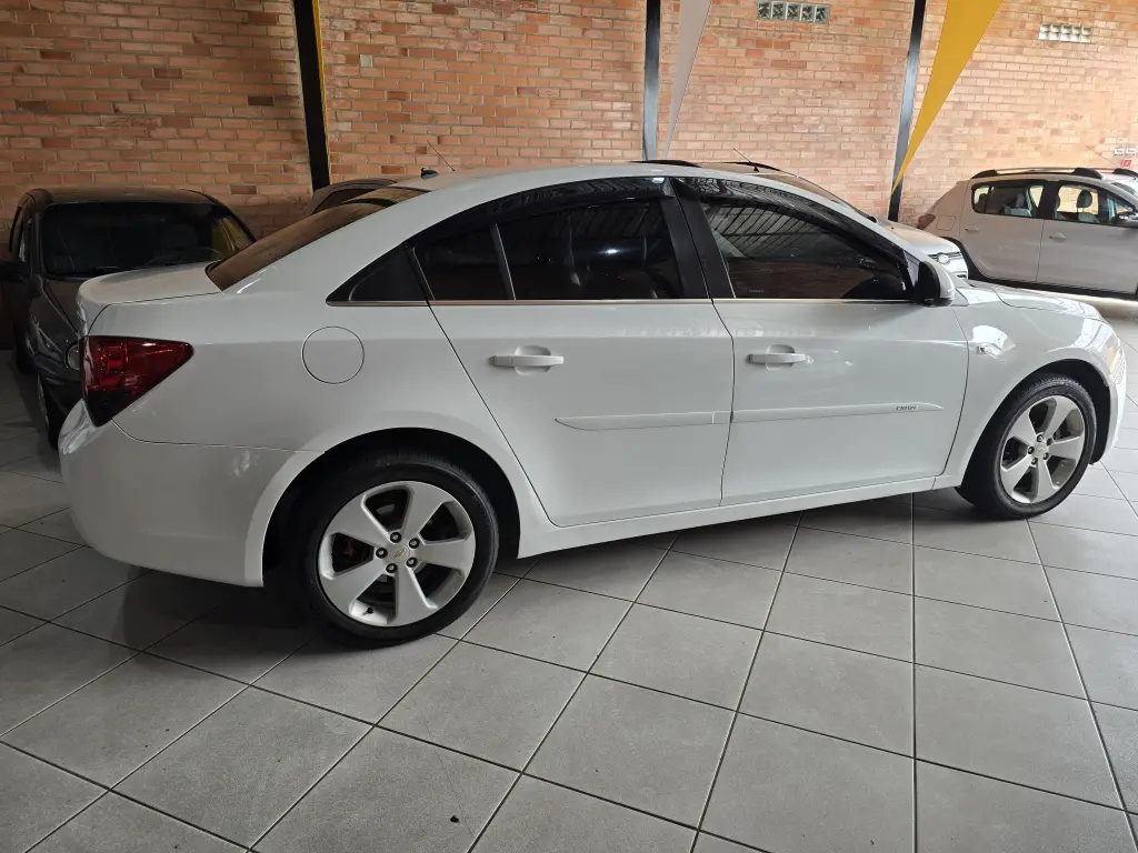 CHEVROLET Cruze Sedan - Foto