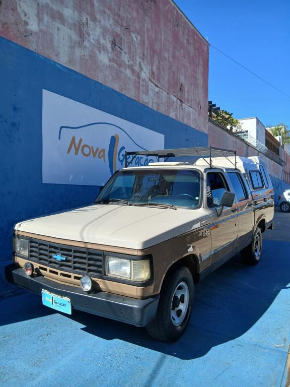 CHEVROLET D20