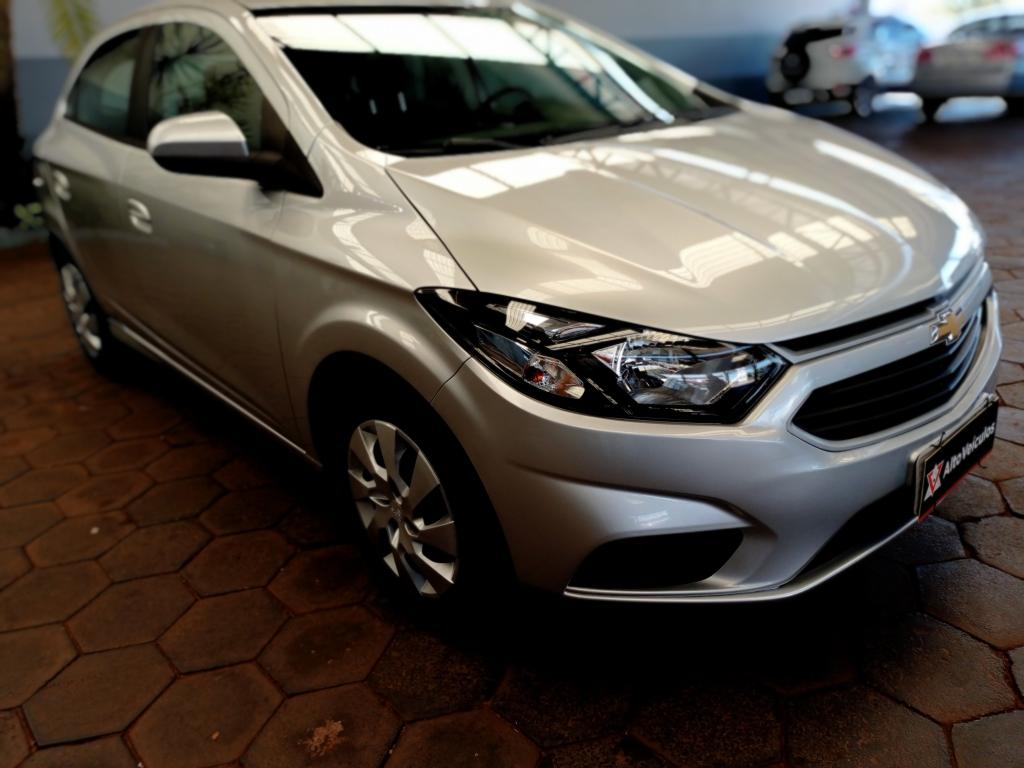 CHEVROLET Onix Hatch - Foto