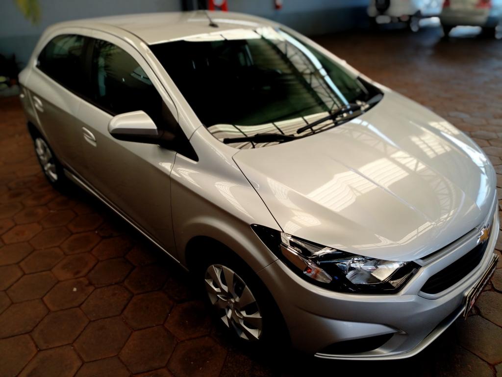 CHEVROLET Onix Hatch - Foto