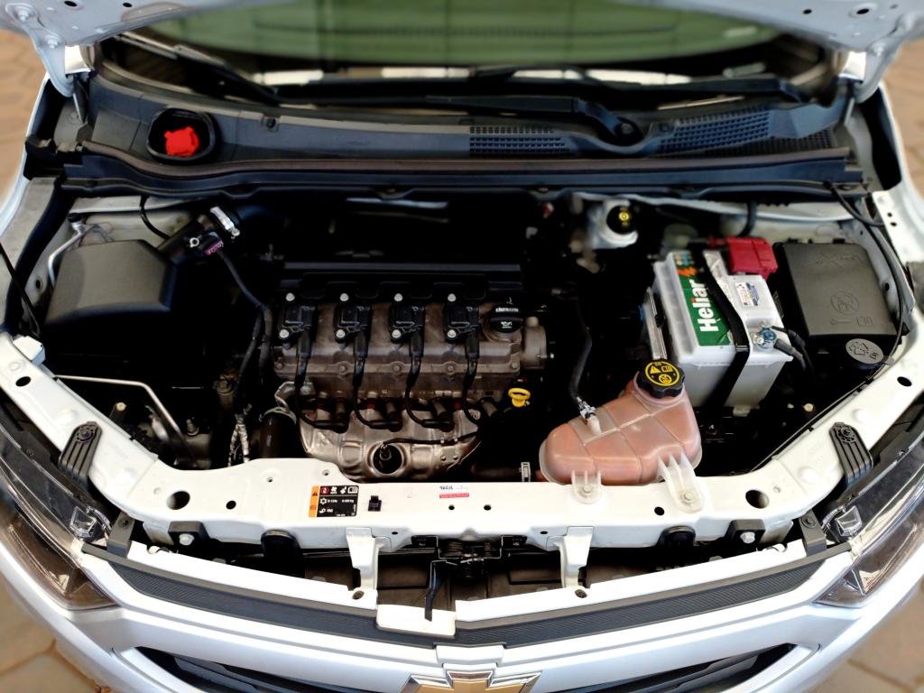 CHEVROLET Onix Hatch - Foto