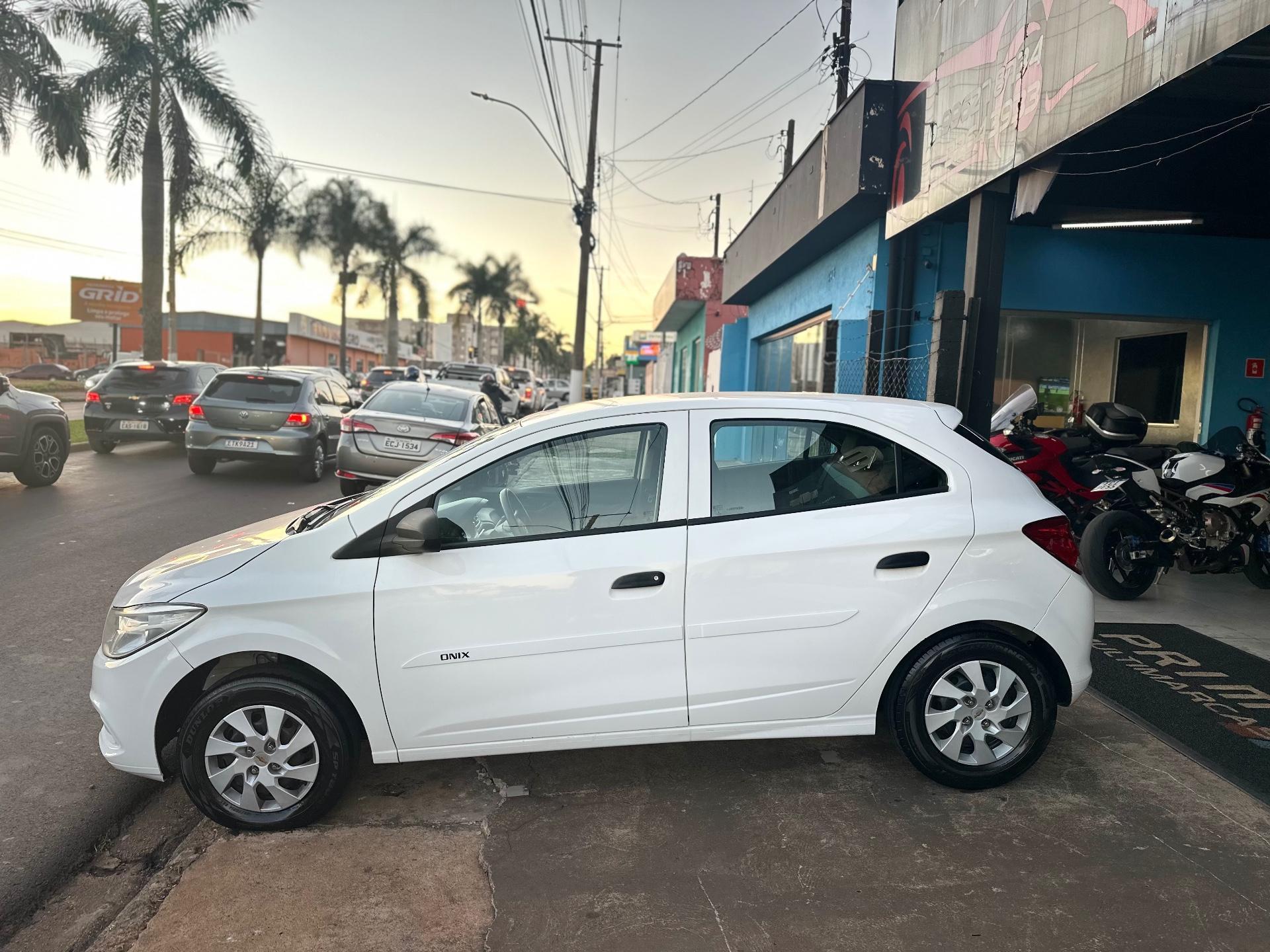 CHEVROLET Onix Hatch