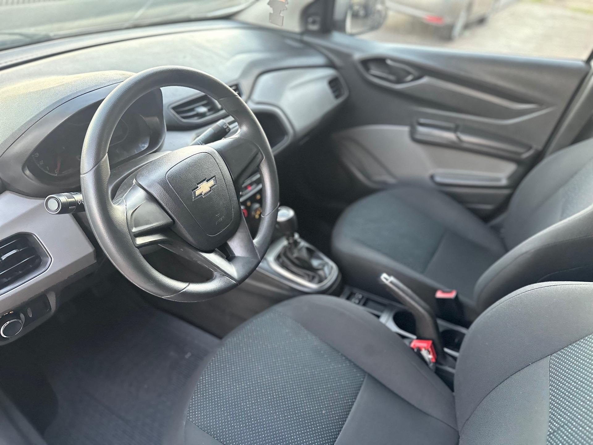 CHEVROLET Onix Hatch - Foto