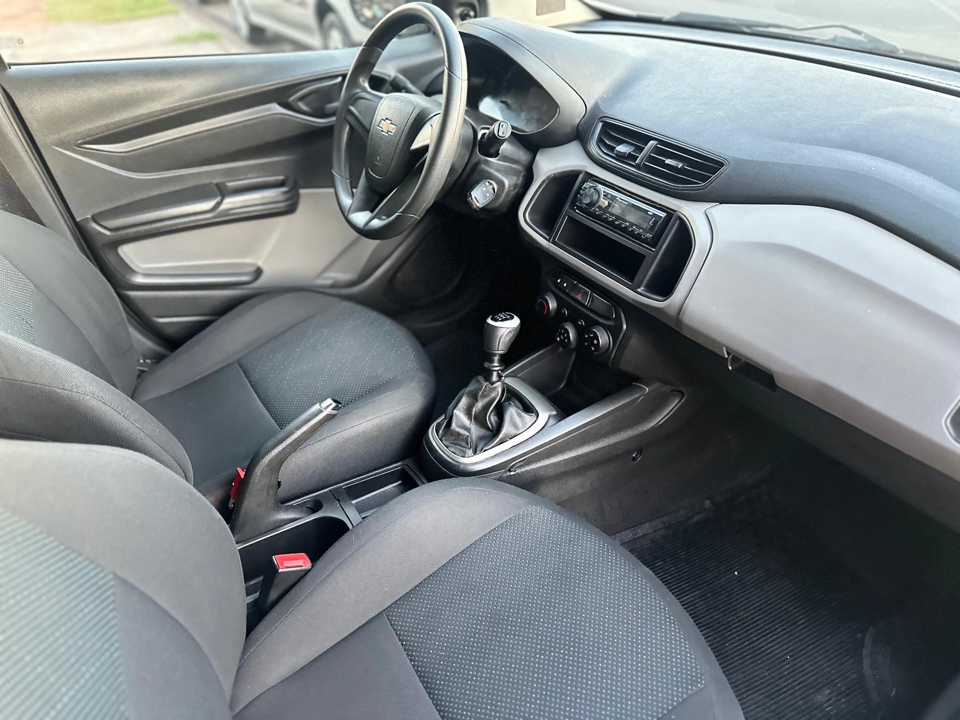 CHEVROLET Onix Hatch - Foto