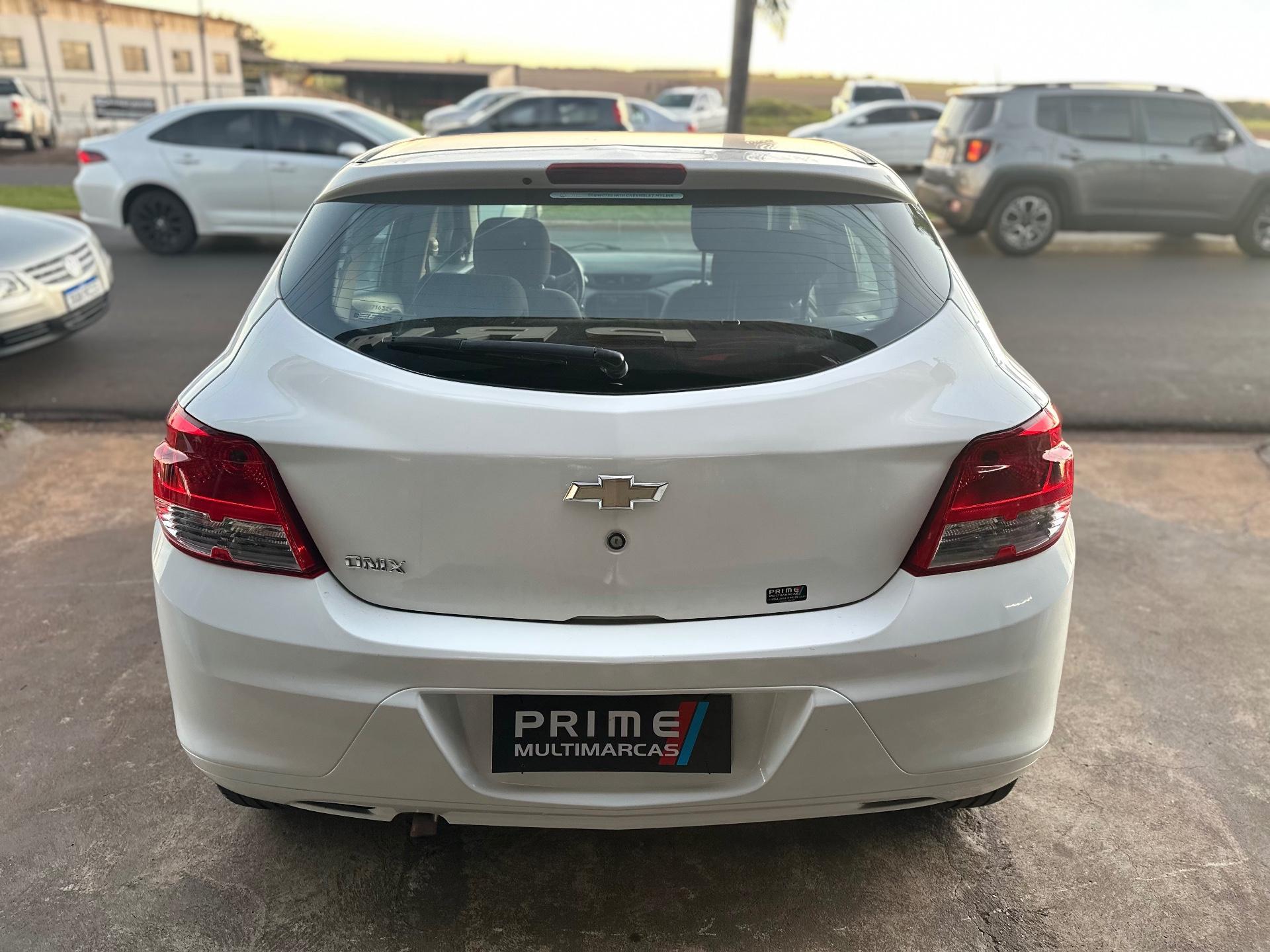 CHEVROLET Onix Hatch - Foto