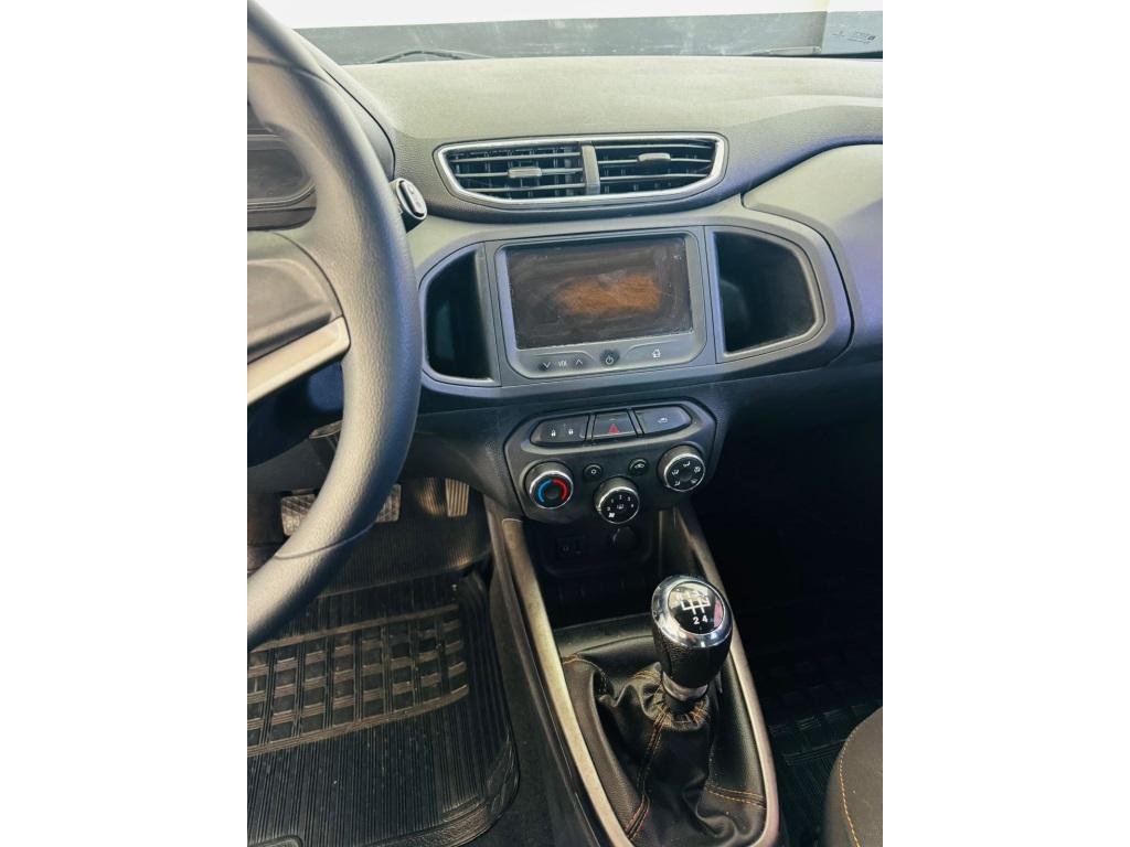 CHEVROLET Onix Hatch - Foto