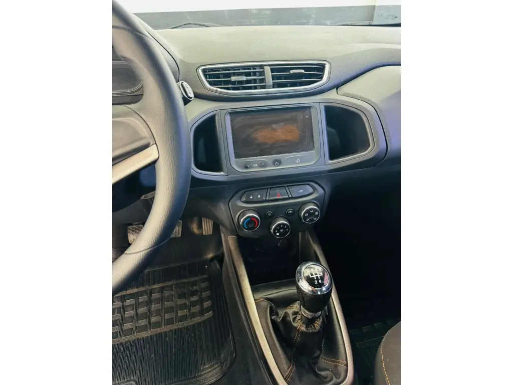 CHEVROLET Onix Hatch - Foto