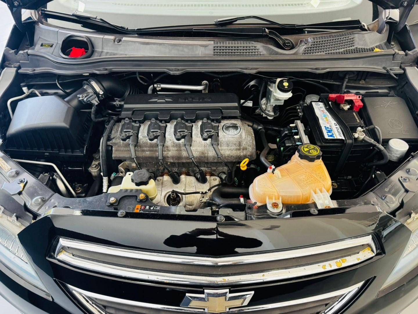 CHEVROLET Onix Hatch - Foto