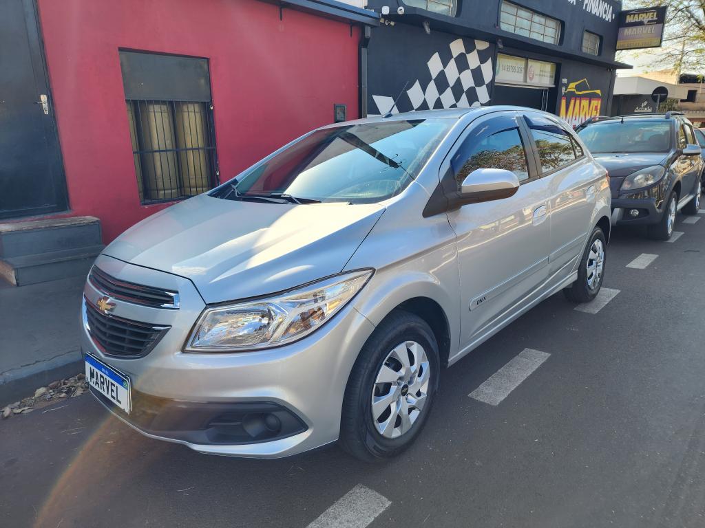 CHEVROLET Onix Hatch - Foto