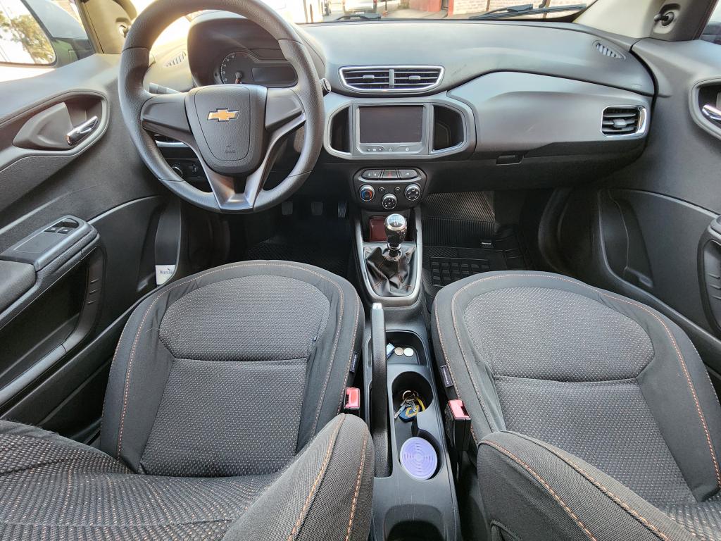 CHEVROLET Onix Hatch - Foto