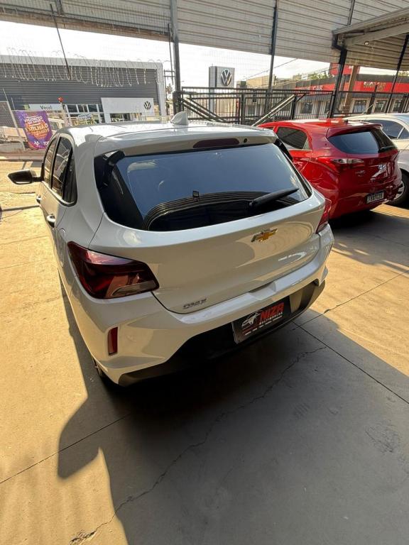 CHEVROLET Onix Hatch - Foto