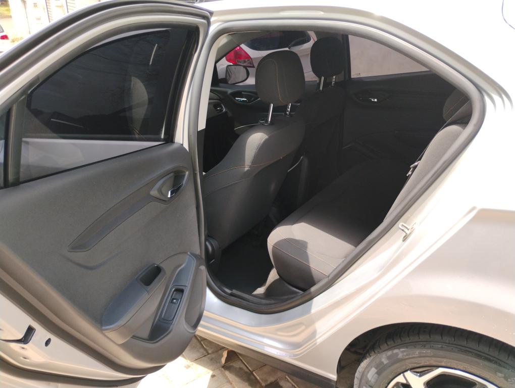 CHEVROLET Onix Hatch - Foto