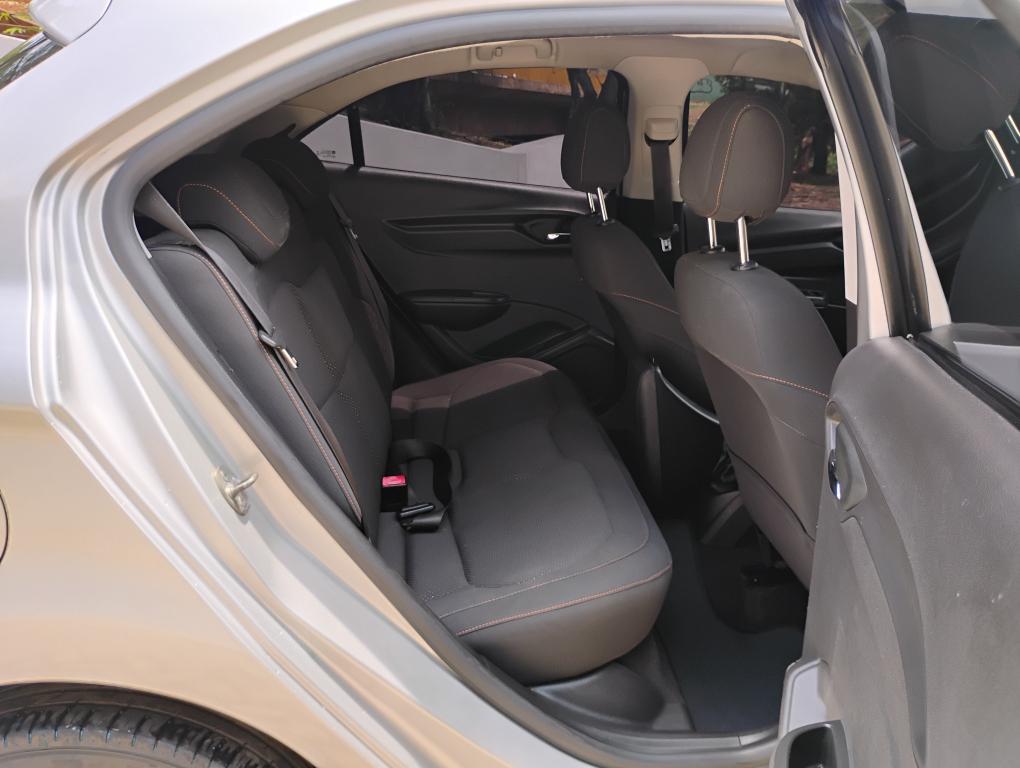 CHEVROLET Onix Hatch - Foto