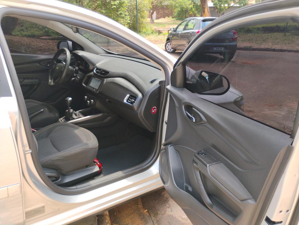 CHEVROLET Onix Hatch - Foto