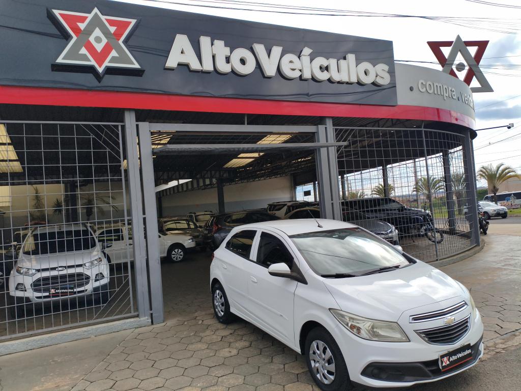 CHEVROLET Onix Hatch - Foto