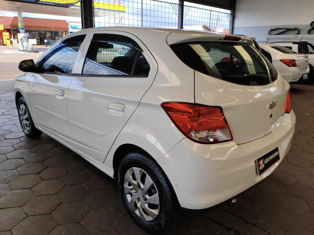 CHEVROLET Onix Hatch - Foto