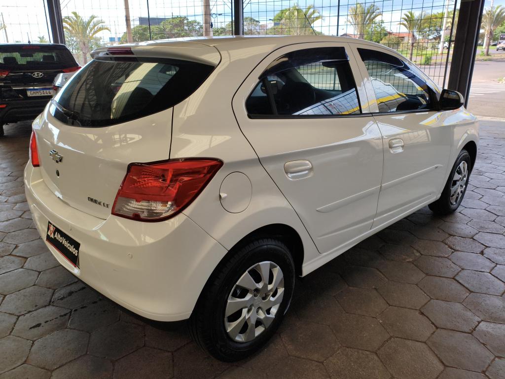 CHEVROLET Onix Hatch - Foto