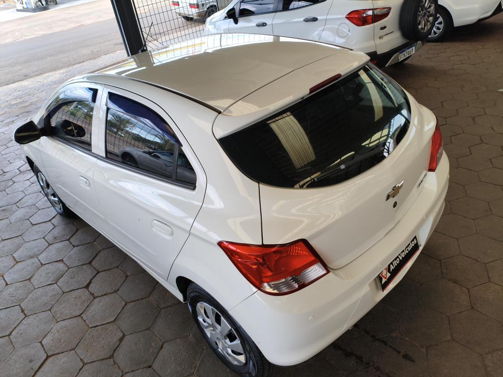 CHEVROLET Onix Hatch - Foto