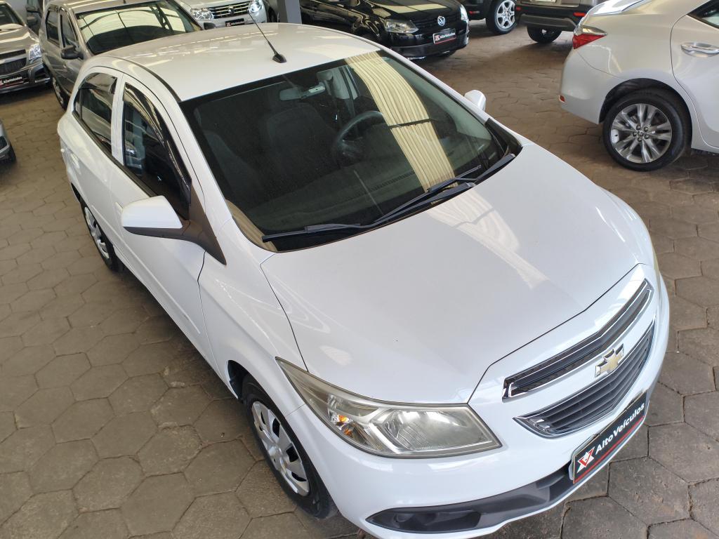 CHEVROLET Onix Hatch - Foto