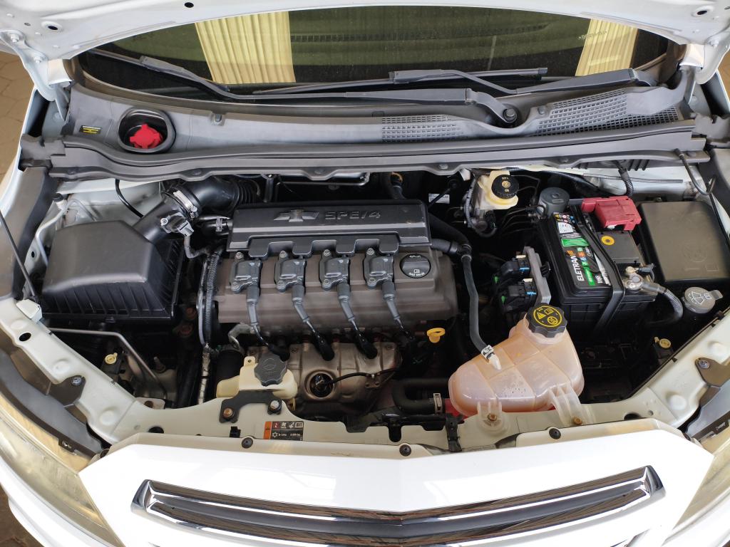 CHEVROLET Onix Hatch - Foto