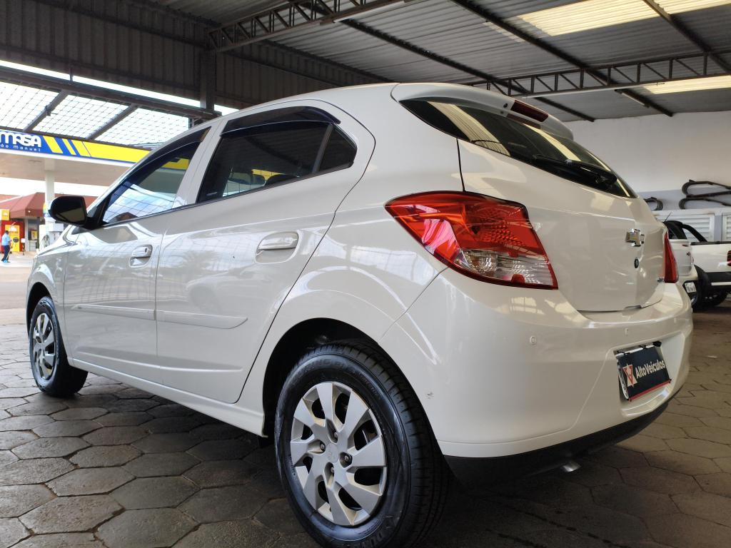 CHEVROLET Onix Hatch - Foto