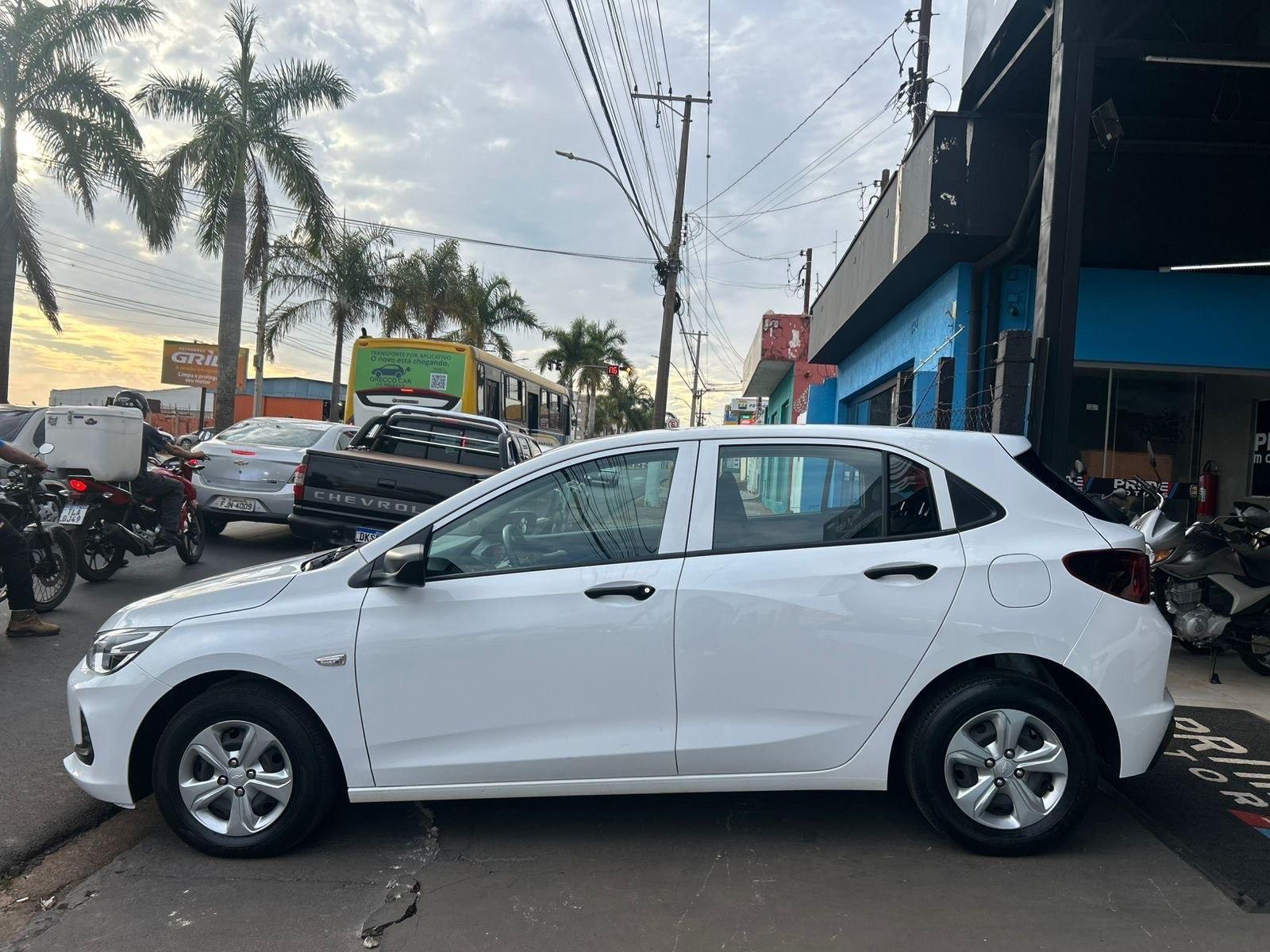 CHEVROLET Onix Hatch