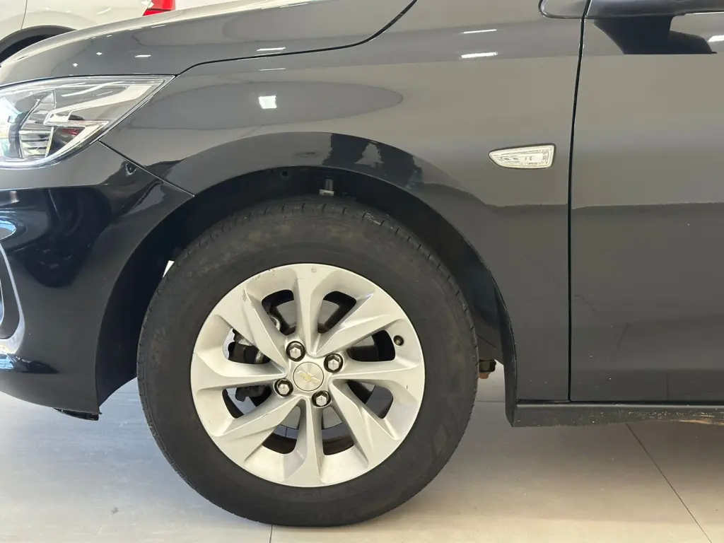 CHEVROLET Onix Hatch - Foto