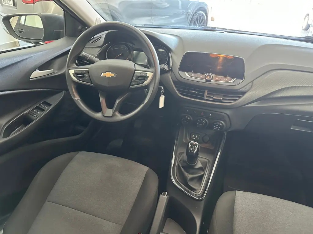 CHEVROLET Onix Hatch - Foto