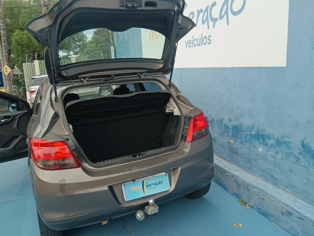 CHEVROLET Onix Hatch - Foto