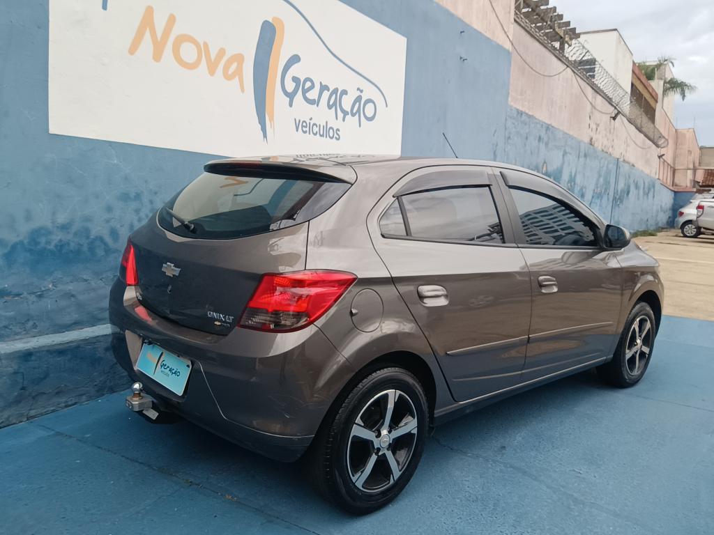 CHEVROLET Onix Hatch - Foto