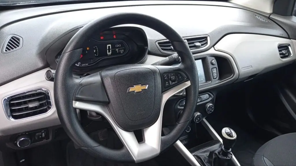 CHEVROLET Onix Hatch - Foto