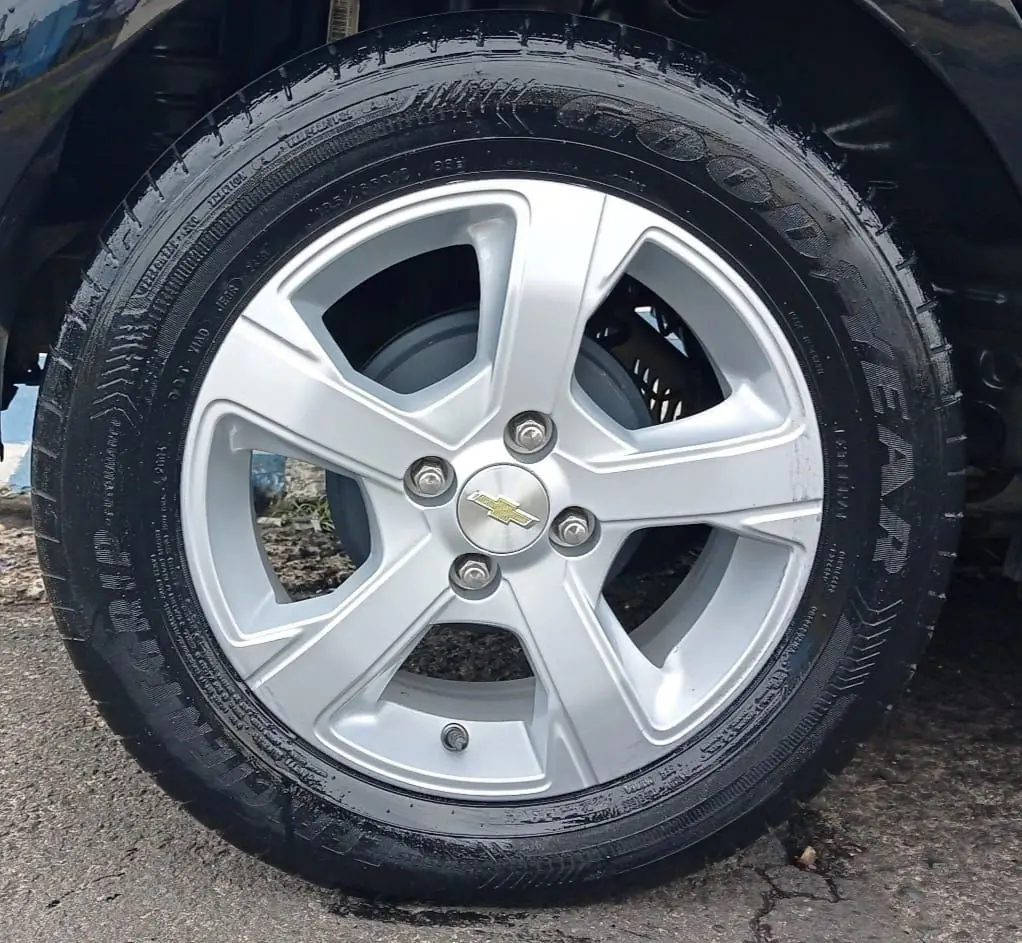 CHEVROLET Onix Hatch - Foto