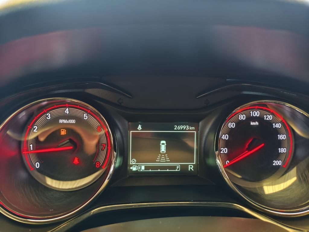 CHEVROLET Onix Hatch - Foto