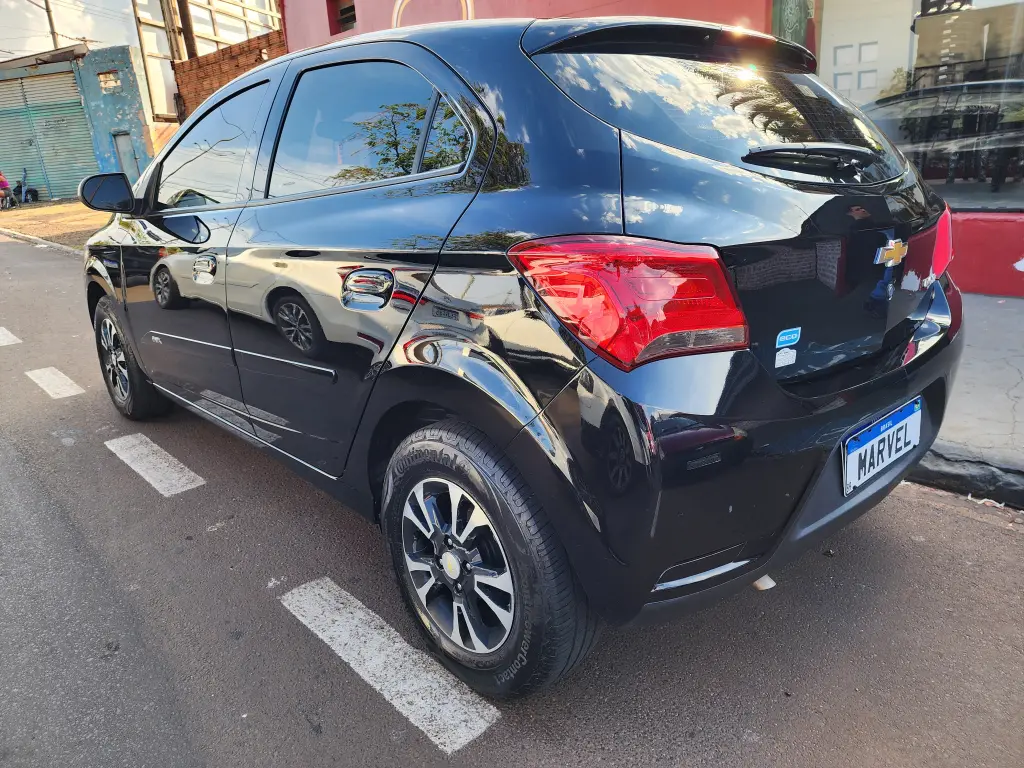 CHEVROLET Onix Hatch - Foto
