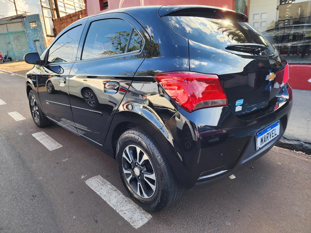 CHEVROLET Onix Hatch - Foto