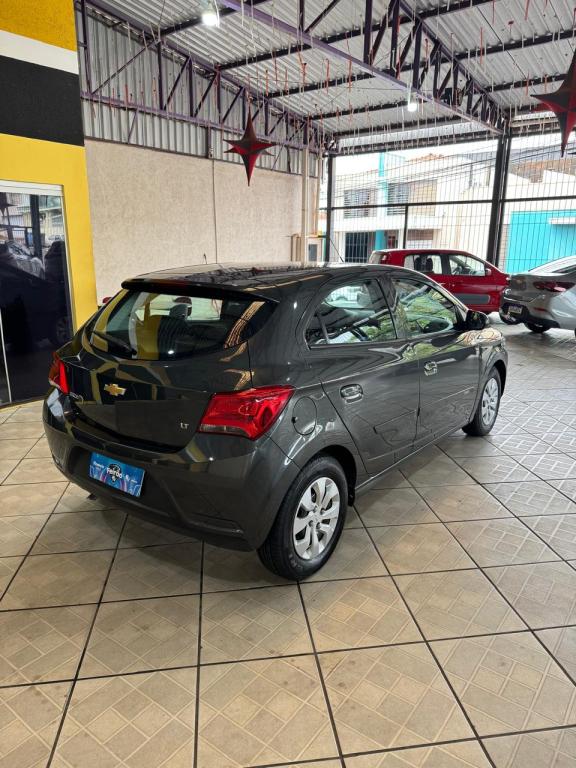 CHEVROLET Onix Hatch - Foto