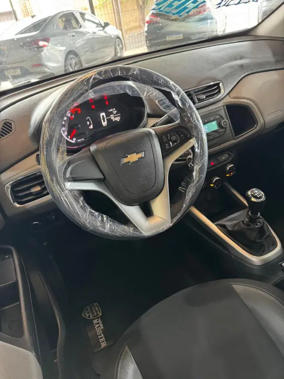 CHEVROLET Onix Hatch - Foto