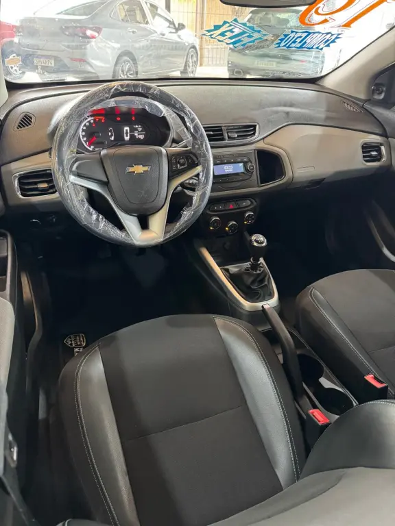 CHEVROLET Onix Hatch - Foto