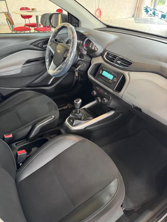 CHEVROLET Onix Hatch - Foto