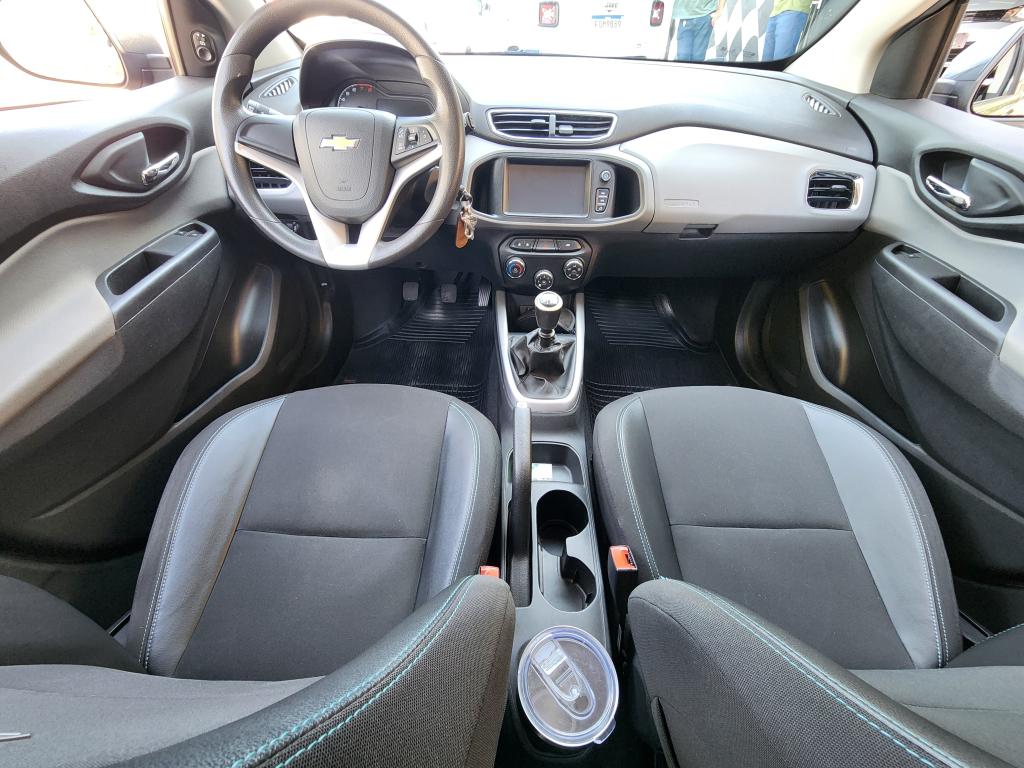 CHEVROLET Onix Hatch - Foto