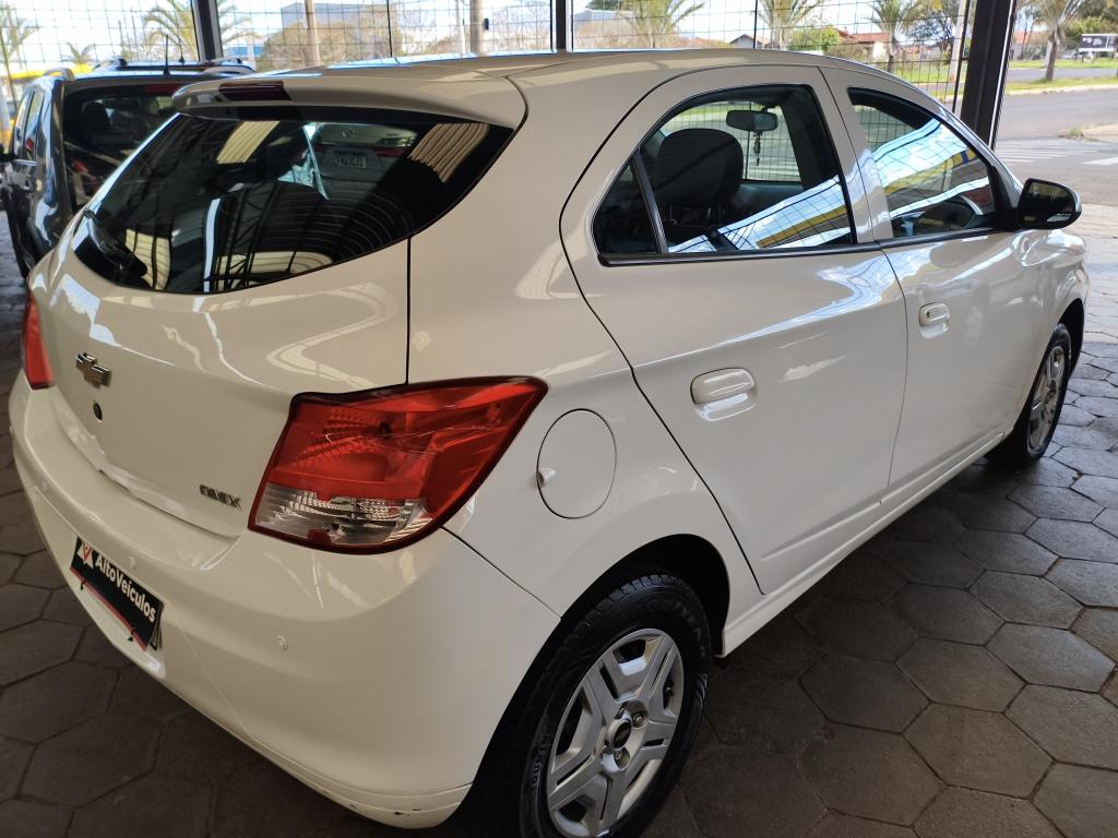 CHEVROLET Onix Hatch - Foto