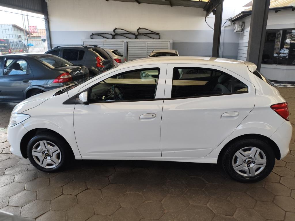 CHEVROLET Onix Hatch - Foto